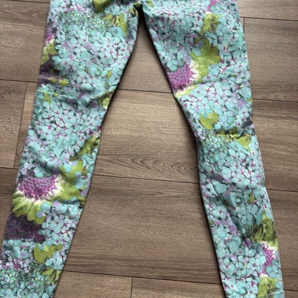 MM129 ✨Host Pick✨ Guess floral print brittany ankle length skinny jeans - Picture 9 of 10